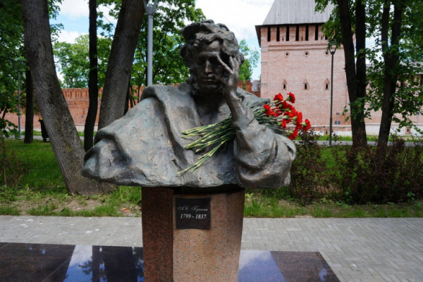 В Смоленске отметили День рождения Александра Сергеевича Пушкина