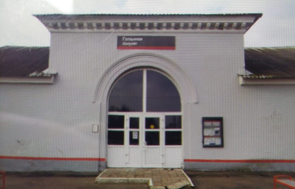 В Смоленской области мужчина разбил стекло на входе в железнодорожный вокзал 