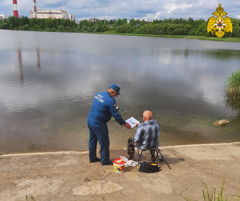В выходные дни спасатели усилили патрулирование водоемов Смоленской области