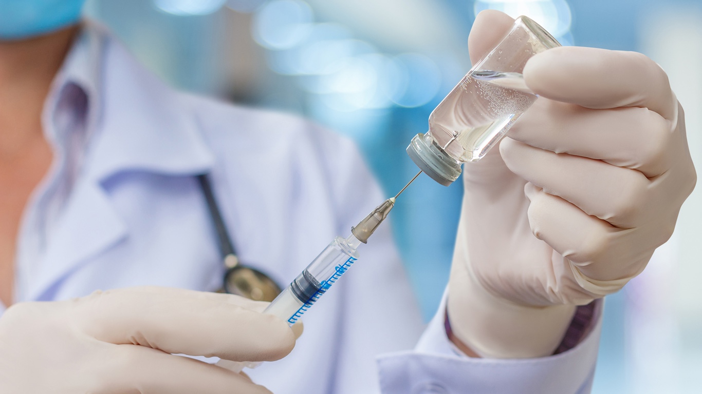 Более 78 тысяч смолян завершили процедуру вакцинации от коронавируса