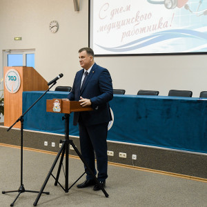 Алексей Островский поздравил сотрудников Федерального центра травматологии с профессиональным праздником