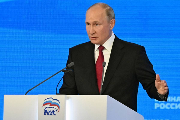 Владимир Путин предложил выделить регионам дополнительно 30 миллиардов рублей на ремонт дорог