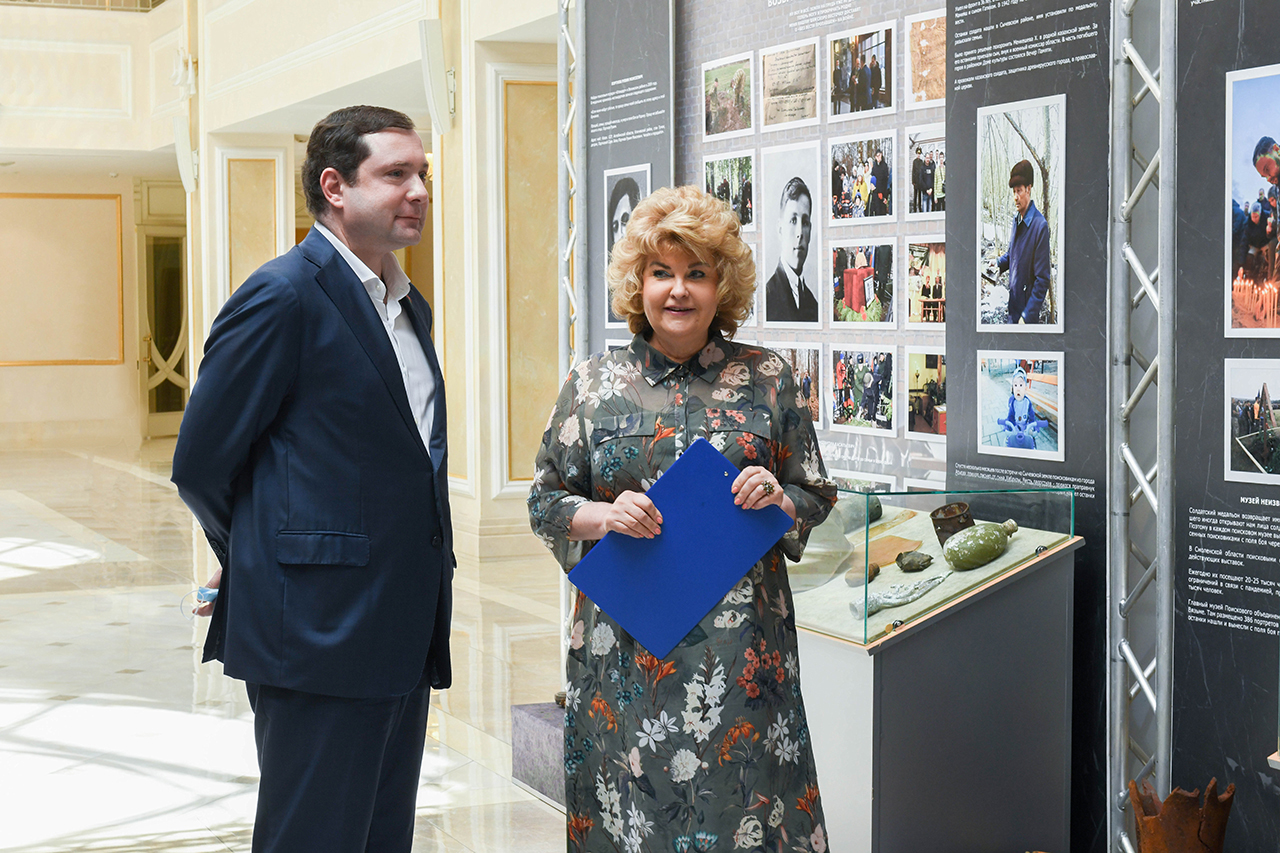 Алексей Островский принял участие в открытии выставки, посвященной поисковому движению Смоленщины
