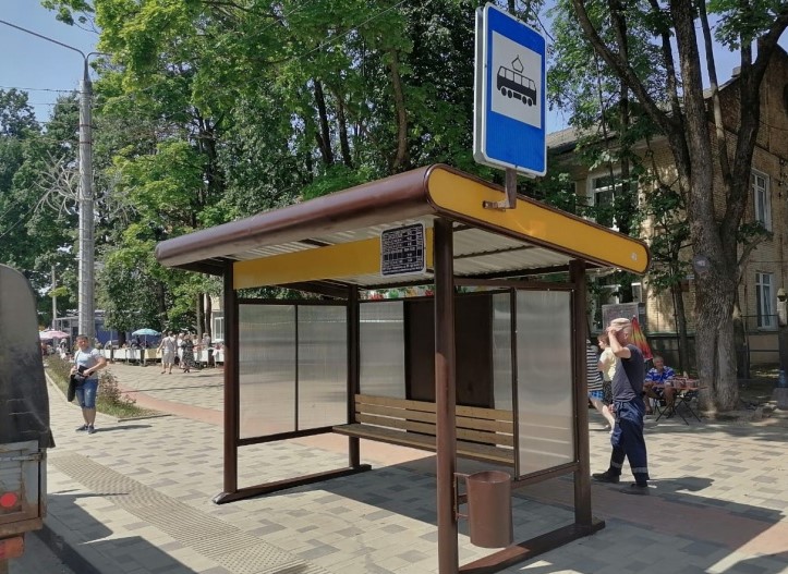 В Смоленске на улицу Николаева вернули остановочный павильон