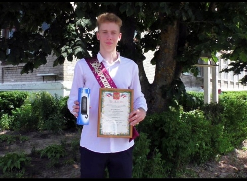 Антон Ануфриенков победил в конкурсе «Ученик года-2021» в Руднянском районе