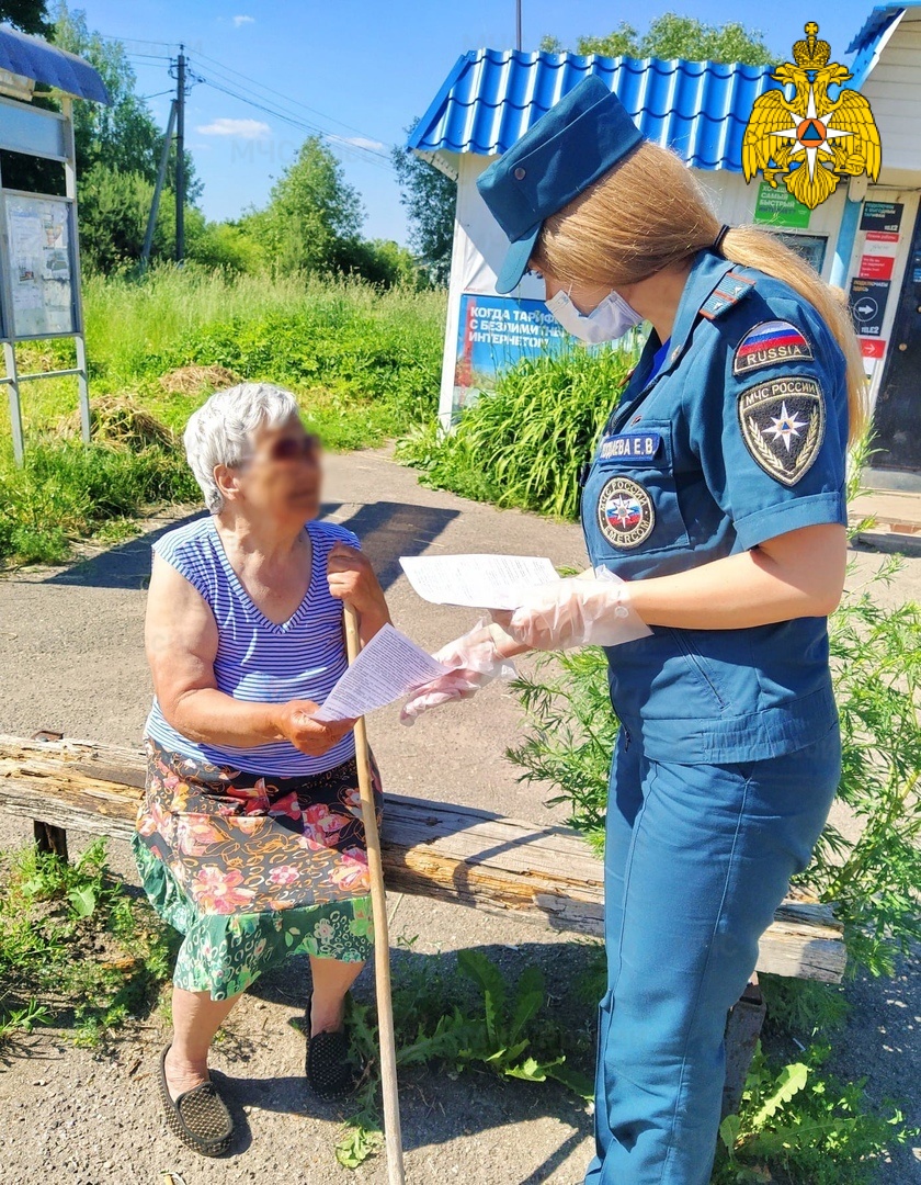 В жилых секторах Смоленского и Краснинского районов прошел противопожарный рейд 