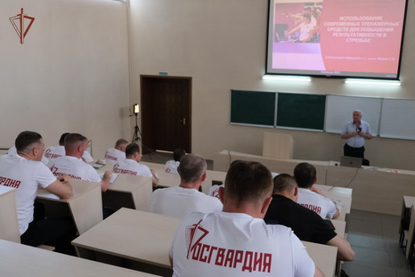 В Смоленске прошли сборы со специалистами физподготовки и спорта Центрального округа Росгвардии