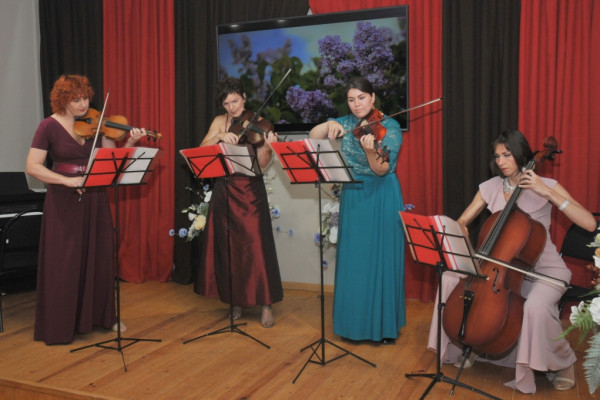 В Смоленске прошёл музыкальный салон «Хрустальные мелодии»