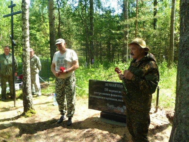 В деревне Большевицы установили знак в память о расстрелянных фашистами мирных жителях