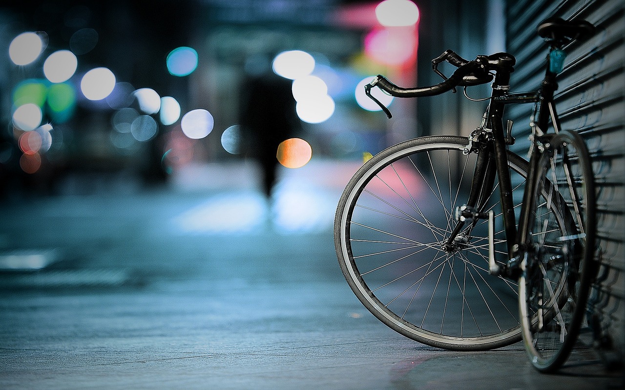 В Смоленске с парковки торгового центра украли велосипед