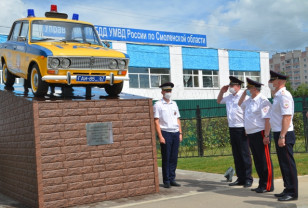В Смоленске появился памятник патрульному автомобилю