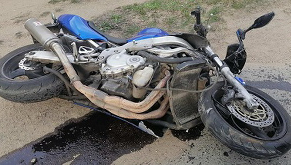 В Смоленской области столкнулись отечественная легковушка и мотоцикл