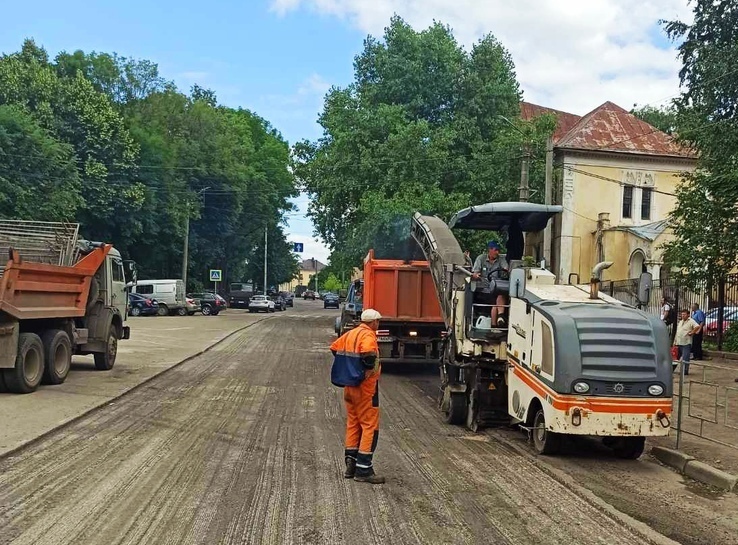 В Смоленске приступили к ремонту дороги по улице Исаковского