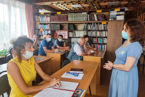 Депутат облдумы Анна Андреенкова встретилась с жителями Починковского района