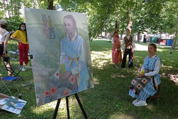 Смоленские художники вышли на пленэр с «Литовским домом»
