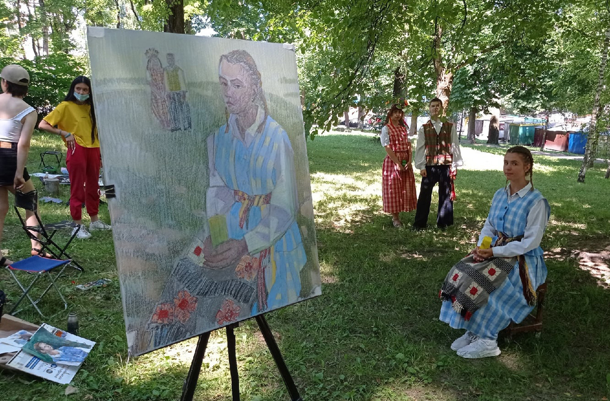 Смоленские художники вышли на пленэр с «Литовским домом»