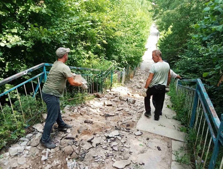 В Смоленске начали ремонт пешеходной дамбы между улицами Кловская и Полтавская