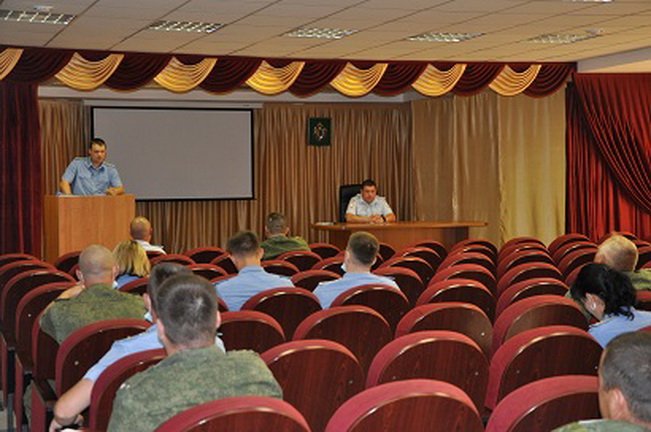В Вяземском районе инспекторы ГИБДД провели профилактическую беседу с военнослужащими