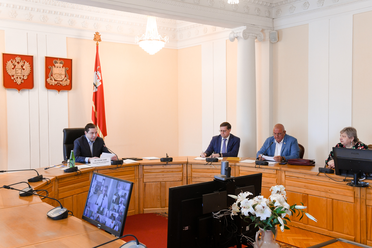 Губернатор провел заседание трехсторонней комиссии по регулированию социально-трудовых отношений