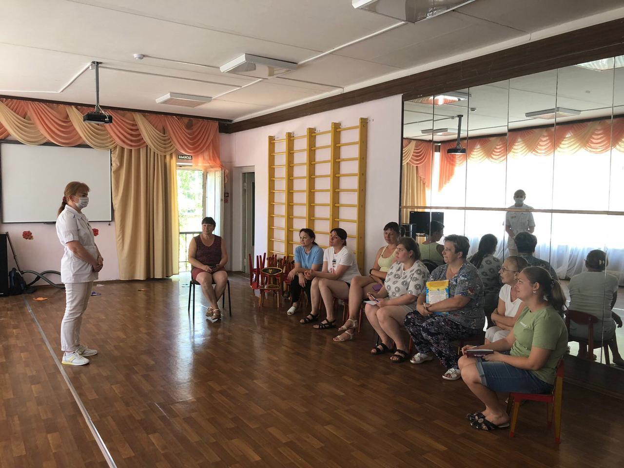В Смоленске врачи поликлиники № 4 провели «антиковидную» встречу с сотрудниками детских садов