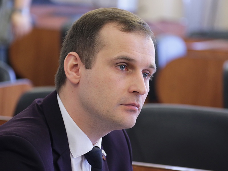 Сенатор Сергей Леонов внес в Госдуму проект закона о снижении платы за коммуналку для малообеспеченных семей