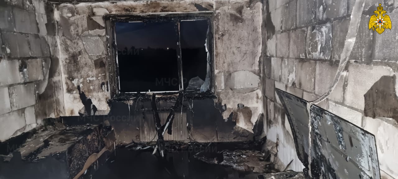 В Гагарине пожарные спасли жителей трёхэтажного дома