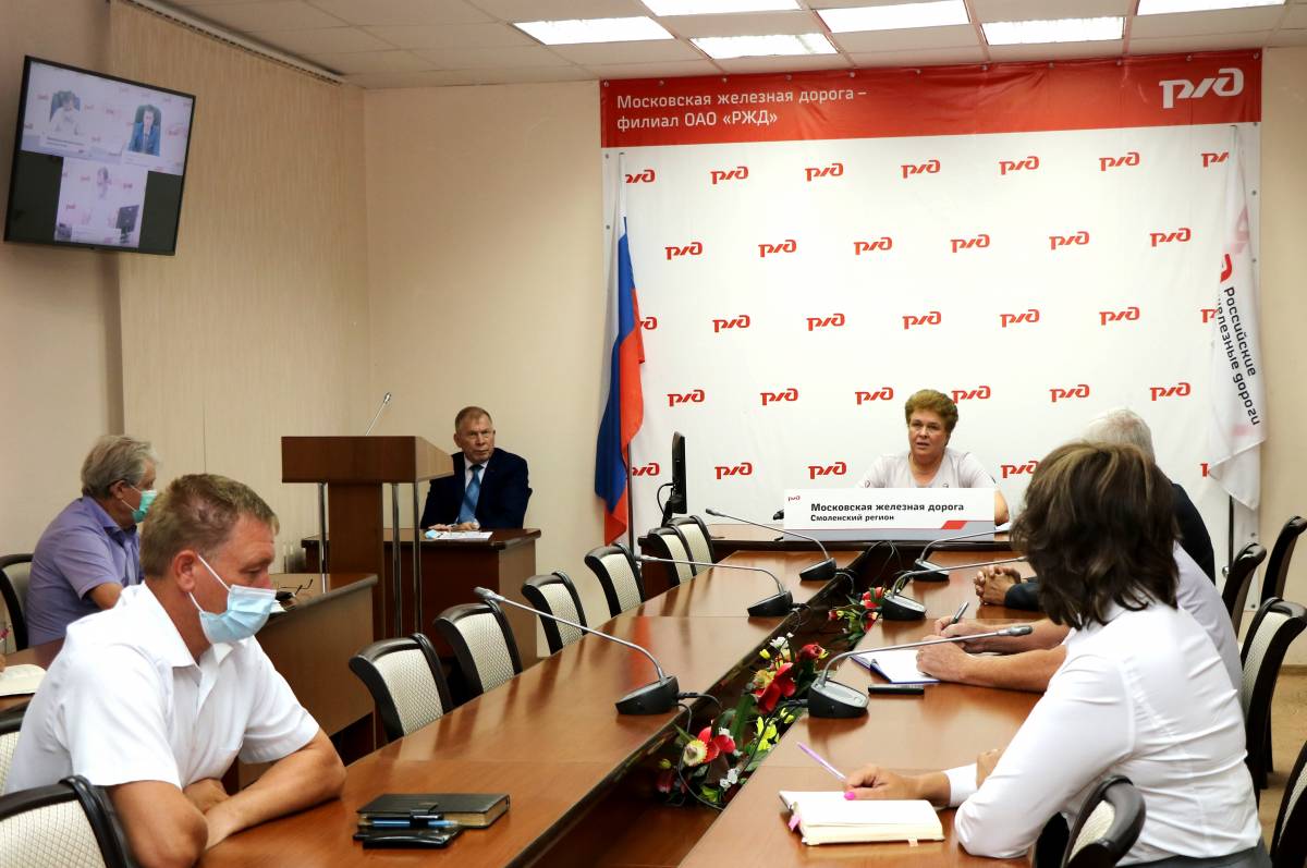 Ольга Окунева провела встречу с работниками Смоленского отделения РЖД