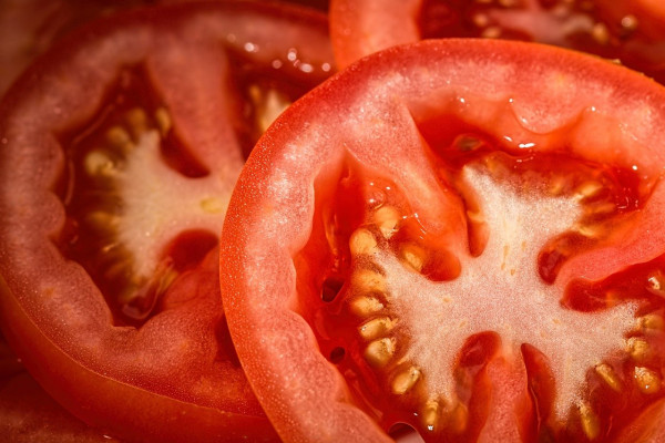 В Смоленской области пресекли попытку ввоза двух партий зараженных томатов