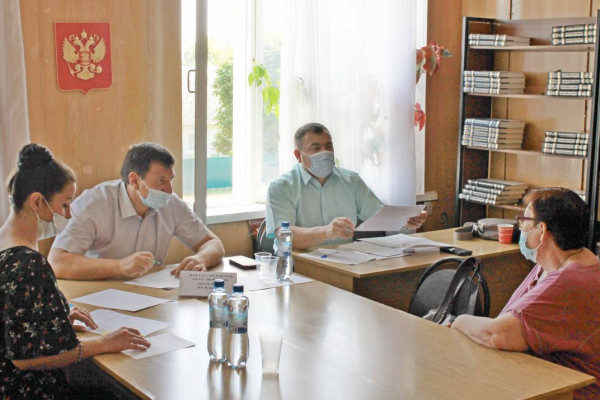 Председатель областной думы Игорь Ляхов провёл приём граждан в Ершичском районе