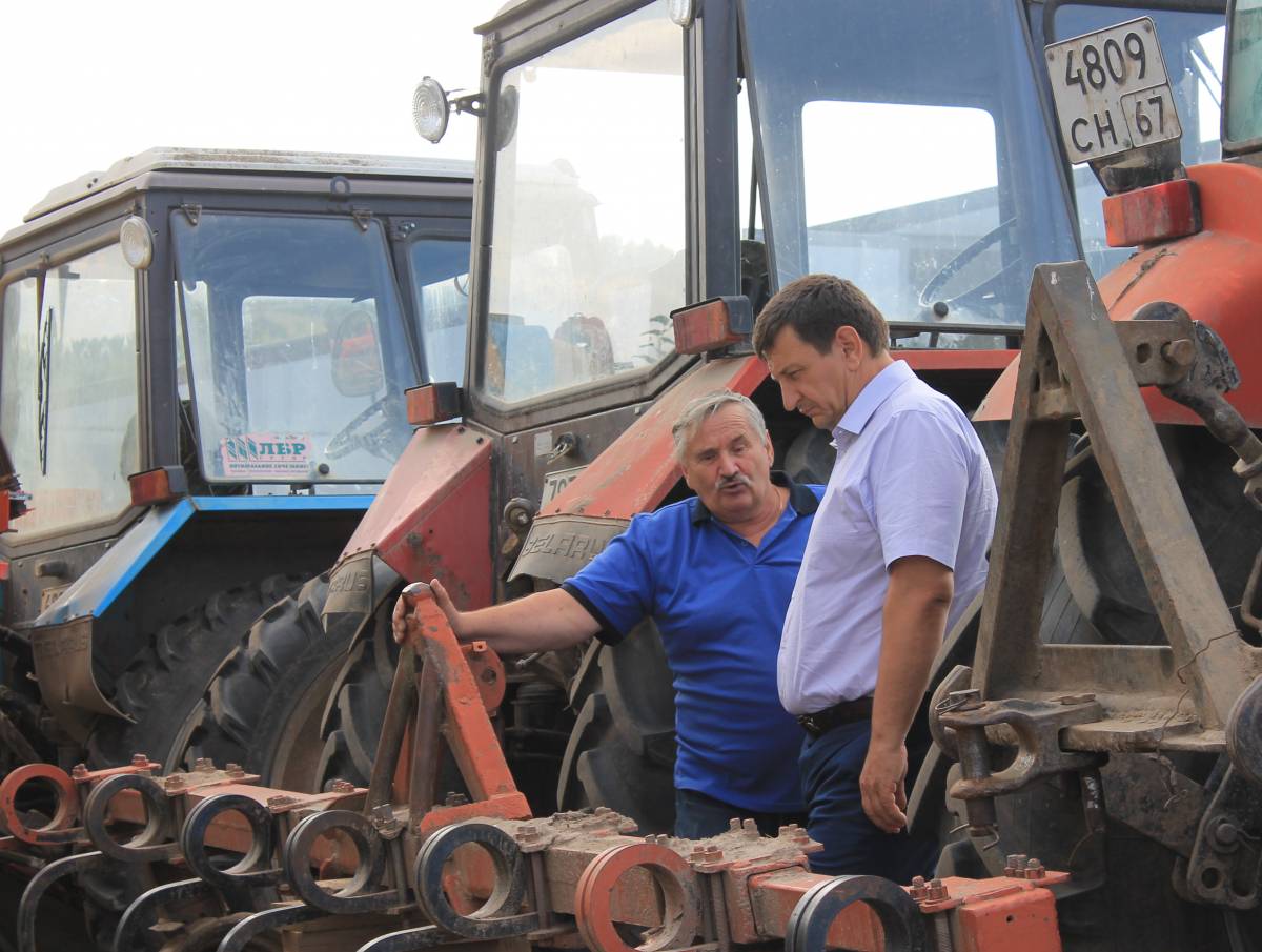 Игорь Ляхов обсудил проблемы со смоленским фермером