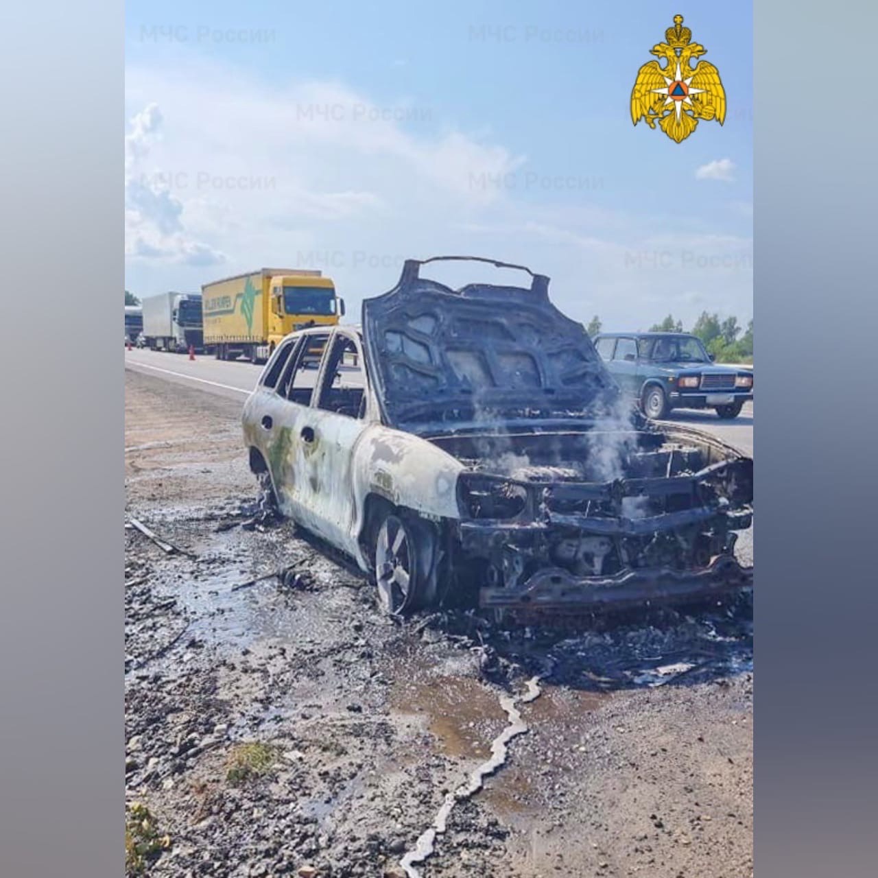 В Гагаринском районе на трассе загорелся автомобиль «Hyundai Santa Fe»