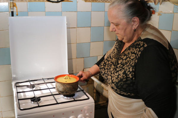 На Смоленщине начали замену опасных газовых плит в домах одиноких пенсионеров и малообеспеченных семей
