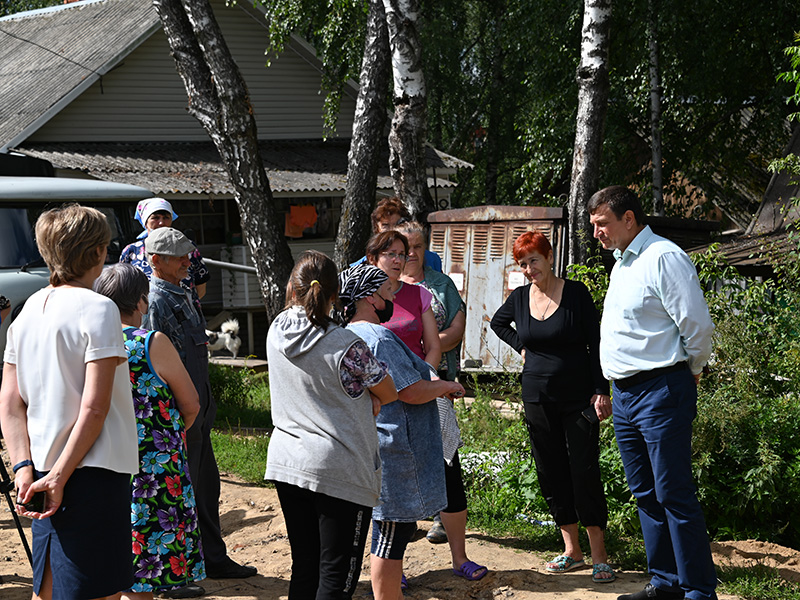 При содействии Игоря Ляхова выделят средства на создание новой скважины в поселке Хиславичи
