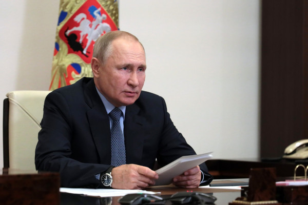 Владимир Путин: «Важно выстроить целостную систему поддержки семей с детьми»