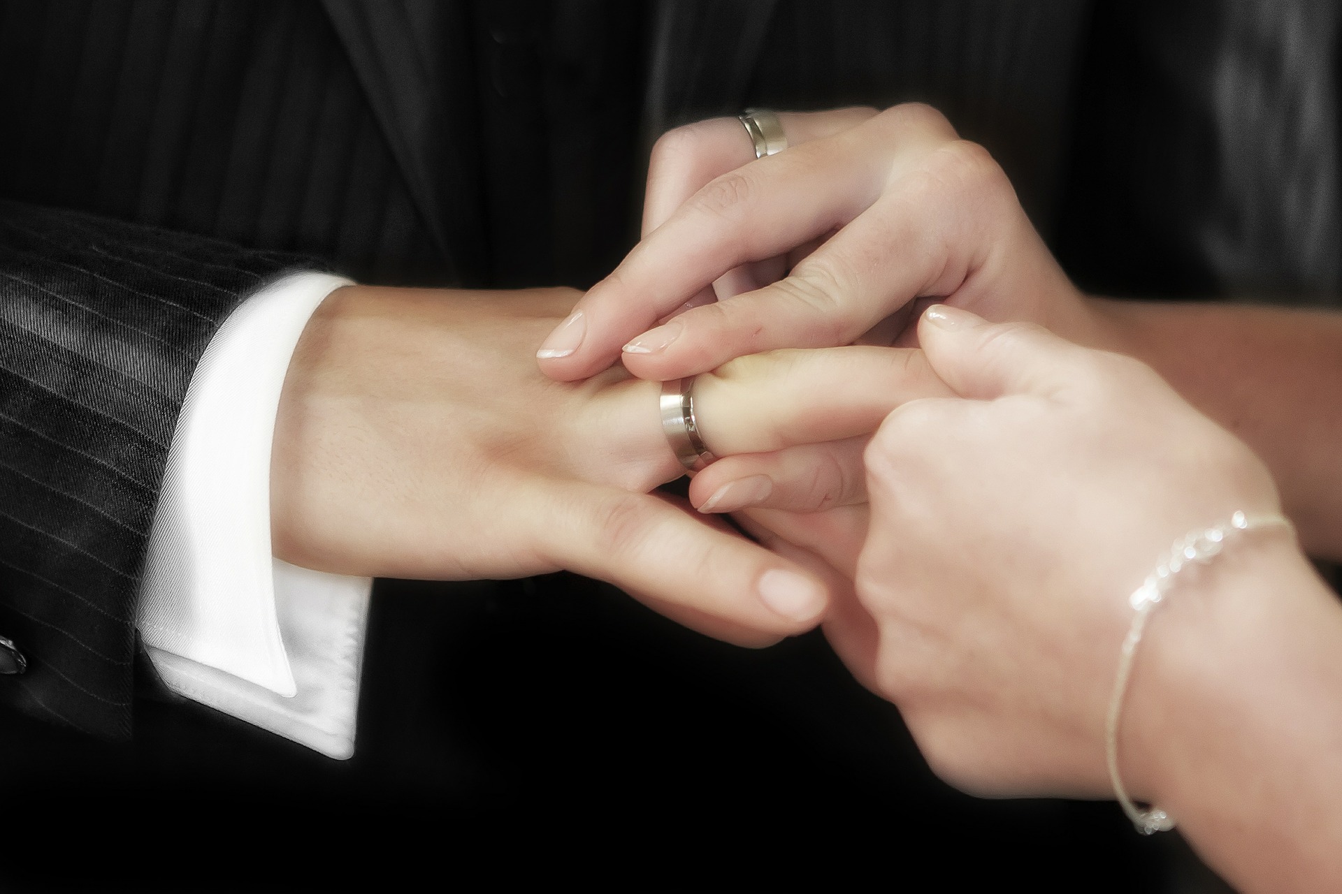 279 пар вступили в брак в Смоленске в июле