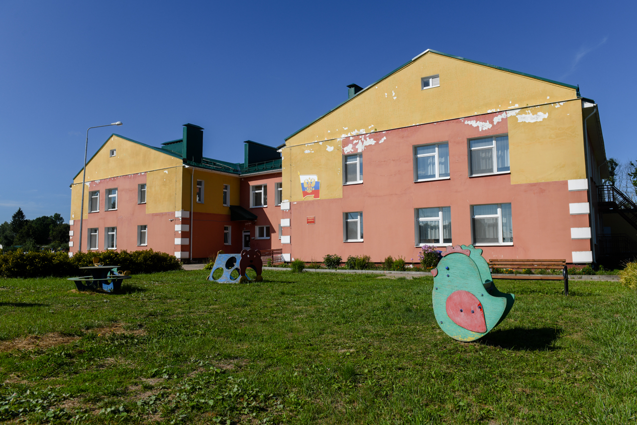 Алексей Островский поручил отремонтировать фасад детского сада «Родничок» в Красном 