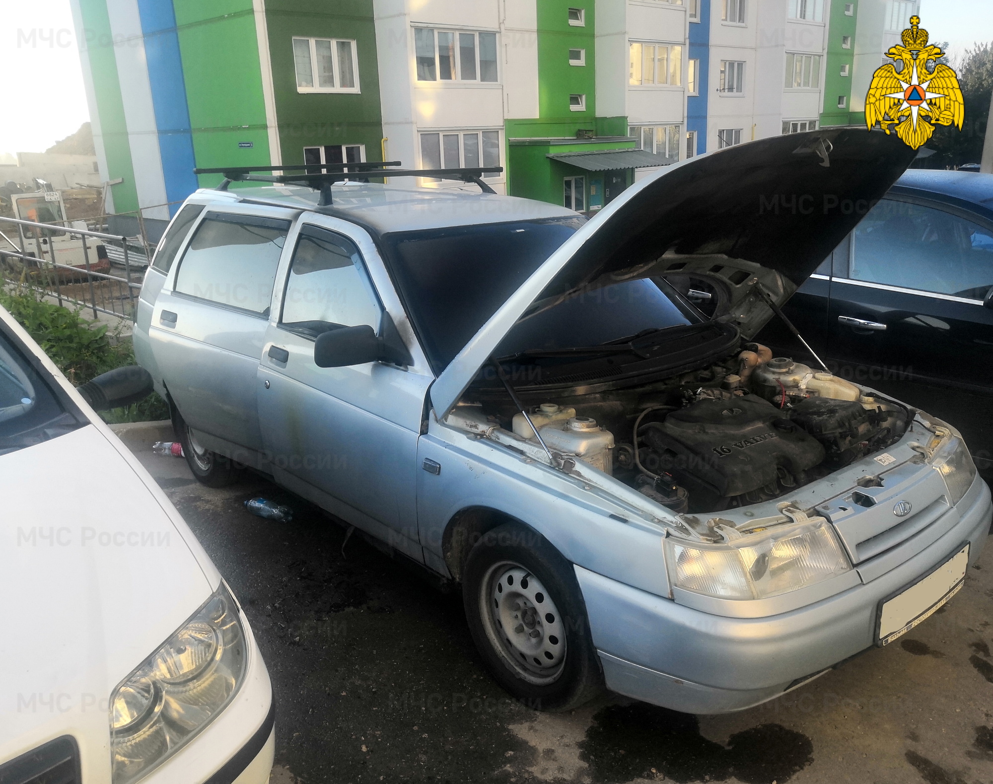 В Смоленске на улице Изумрудной горел автомобиль