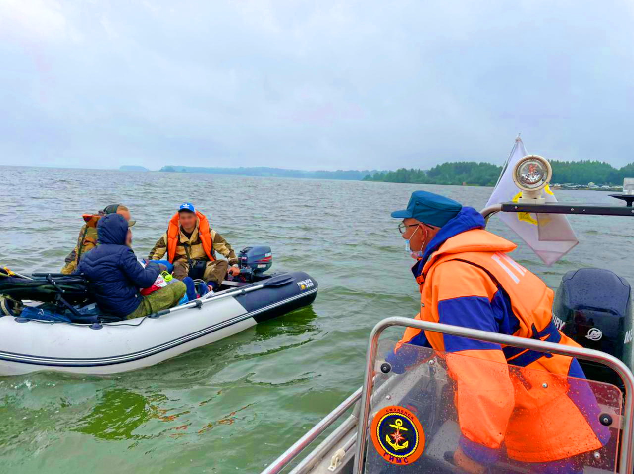 Смоленские спасатели и полицейские провели «рыбные рейды» по Яузскому водохранилищу