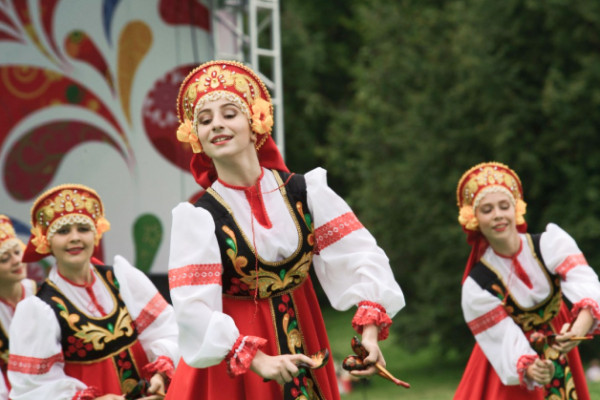 Смоляне приняли участие в творческом фестивале славянского искусства «Русское поле»