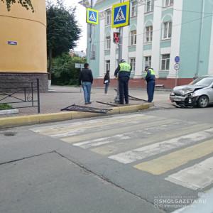 В Смоленске на улице Дзержинского столкнулись автомобили