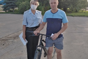 В Смоленске сотрудники ГИБДД побеседовали с велосипедистами о безопасности