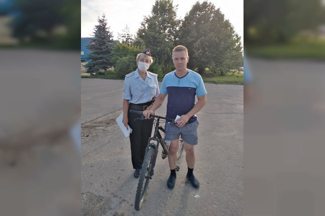В Смоленске сотрудники ГИБДД побеседовали с велосипедистами о безопасности