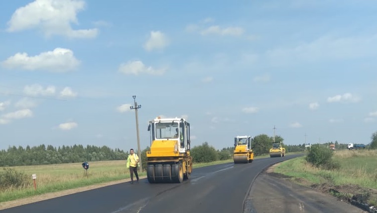 В Смоленской области продолжается ремонт дороги в Пржевальское
