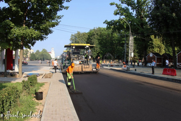 Ремонт дорог в центре Смоленска завершают со значительным опережением графика