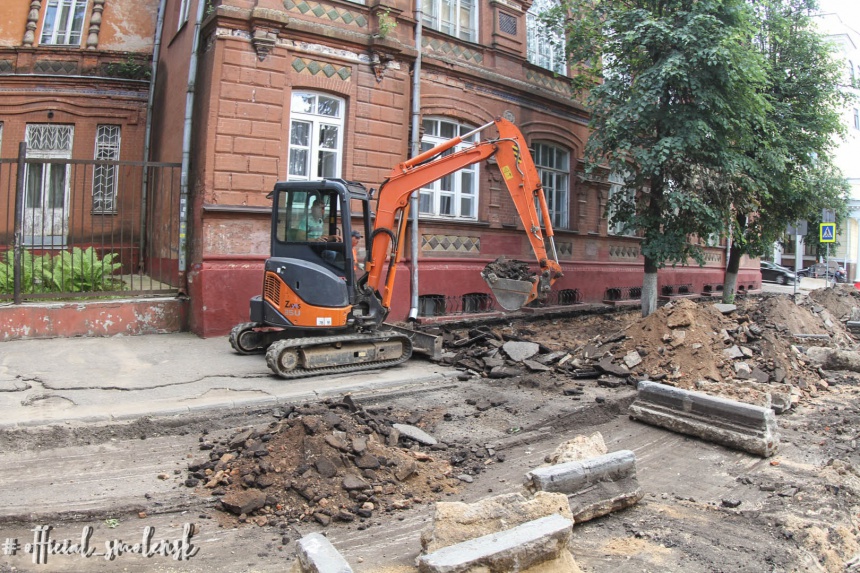 В Смоленске на улице Маяковского планируют досрочно завершить ремонт