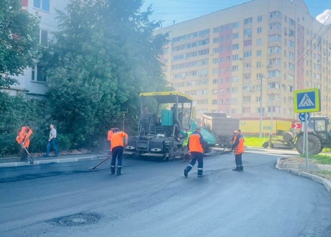 В Смоленске отремонтировали еще два межквартальных проезда возле школ