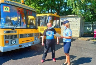 В Смоленском районе перед началом учебного года проверили школьные автобусы