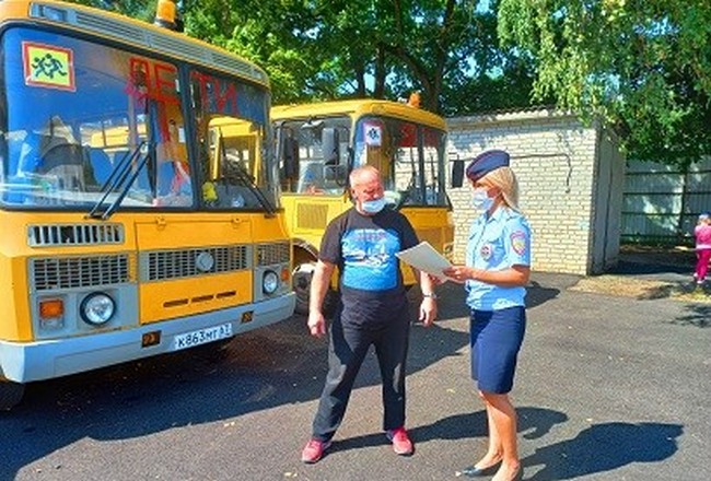 В Смоленском районе перед началом учебного года проверили школьные автобусы