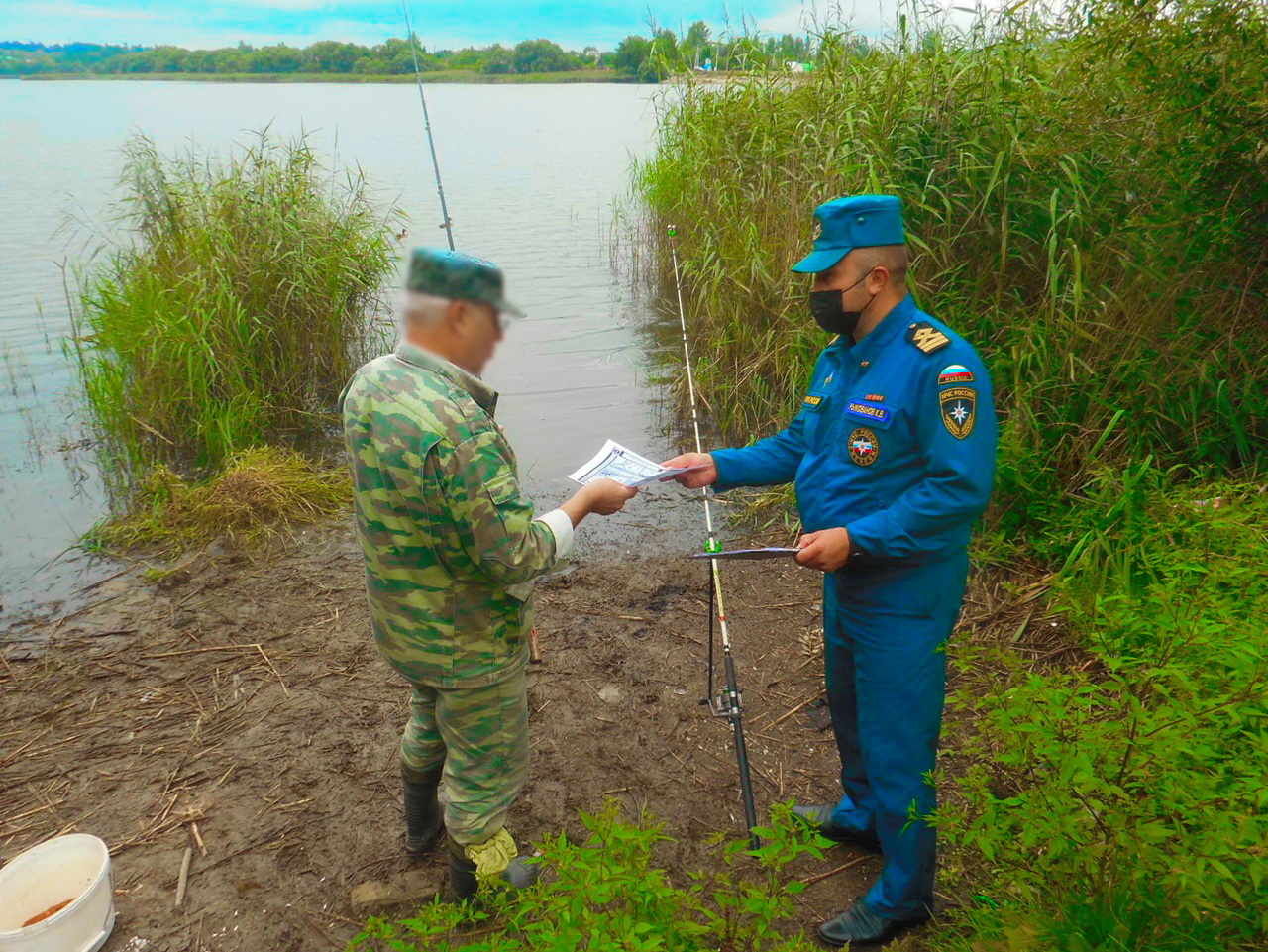 Смоленские спасатели продолжают контролировать обстановку на водоемах региона