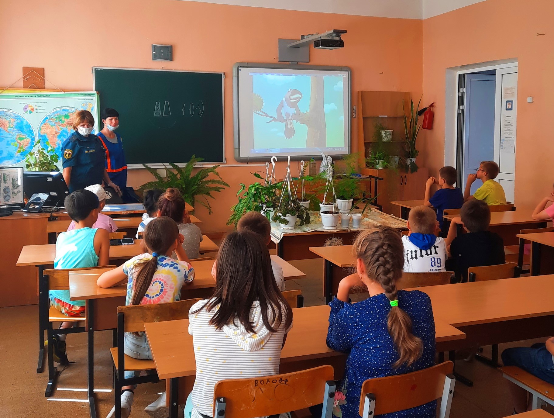 В Сафонове воспитанникам детского лагеря напомнили о пожарной безопасности